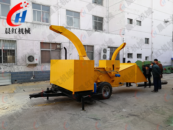 上?？蛻?hù)大型樹(shù)枝粉碎機(jī)試機(jī)簽單